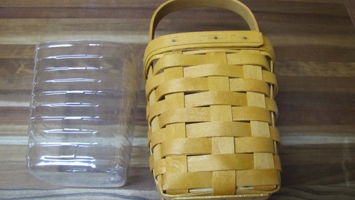 Longaberger 1998 Medium Peg Basket with Protector. - Picture 5 of 7