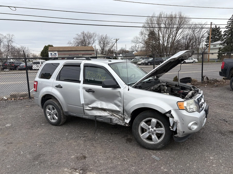 Used Left Headlight Assembly fits: 2009 Ford Escape clear background Left Grade - Image 2 of 4