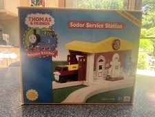 Thomas Friends SODOR SERVICE STATION w/Lorry 2 99350 2002 New In Box 84 Rare