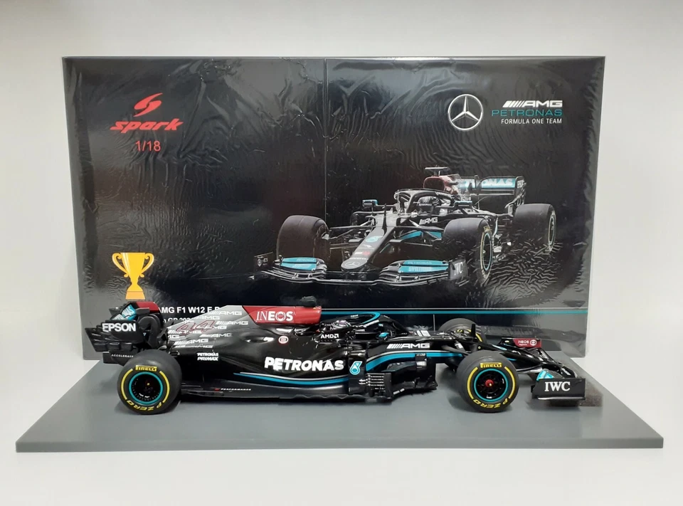 SPARK 1:18 MODELLINO AUTO F1 MERCEDES W12 LEWIS HAMILTON GP SPAGNA 2021 DIE CAST - Immagine 3 di 4