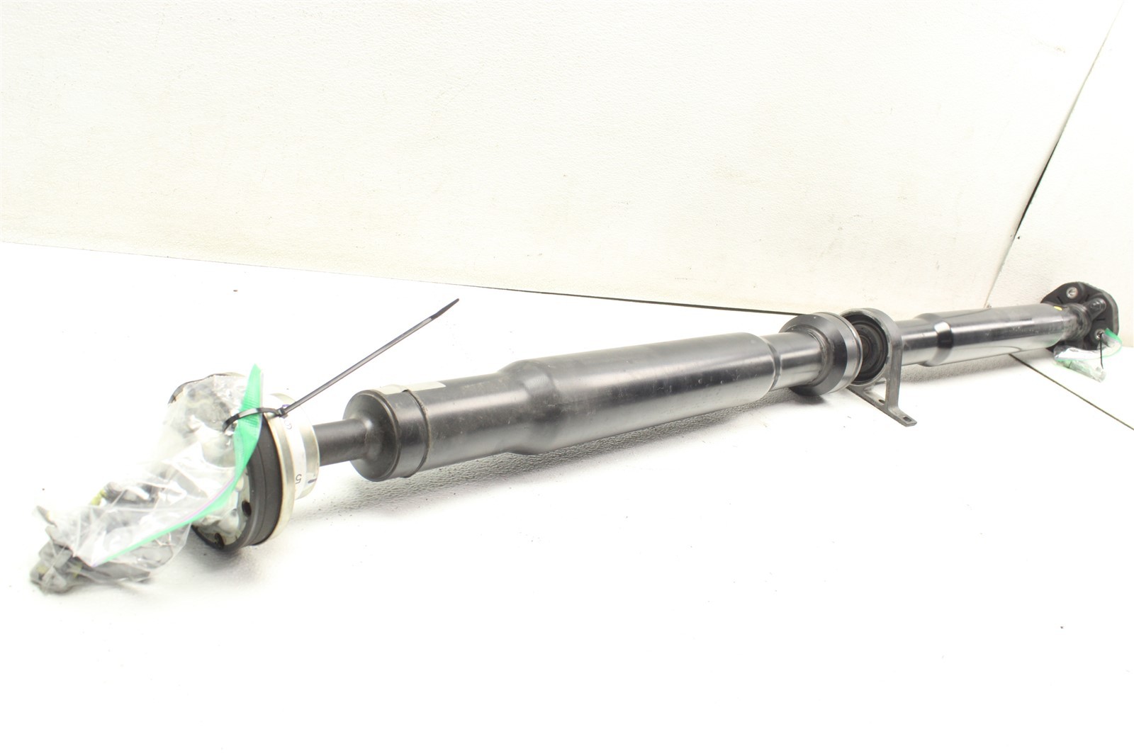 2014-2019 Maserati Ghibli RWD Rear Driveshaft Drive Line 14-19