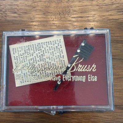 Belly Button Brush ''For One Who Has Everything'' Novelty Gag Gift Vintage