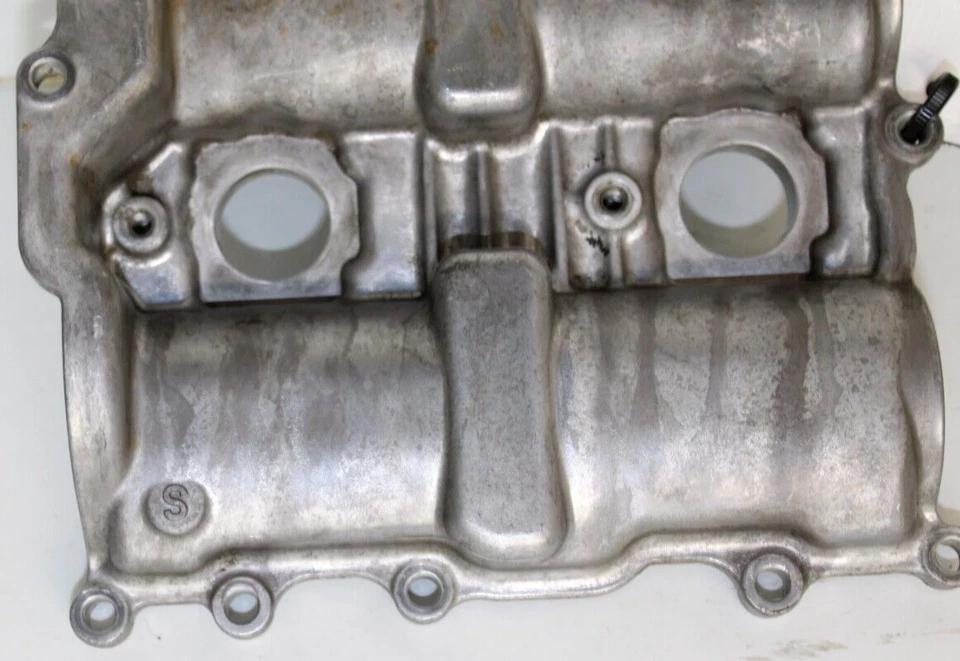 Cubierta de válvula de paso derecho Subaru XV 2013-18 Forester Impreza OEM P/N 13265AA490 Foto 3 de 4