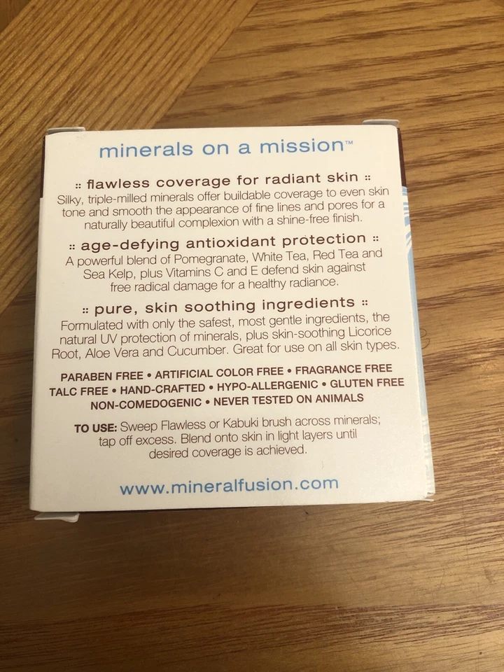 Base en polvo prensada Mineral Fusion Color Deep 2 tamaño completo 0,32 oz Mf1009 Foto 3 de 3