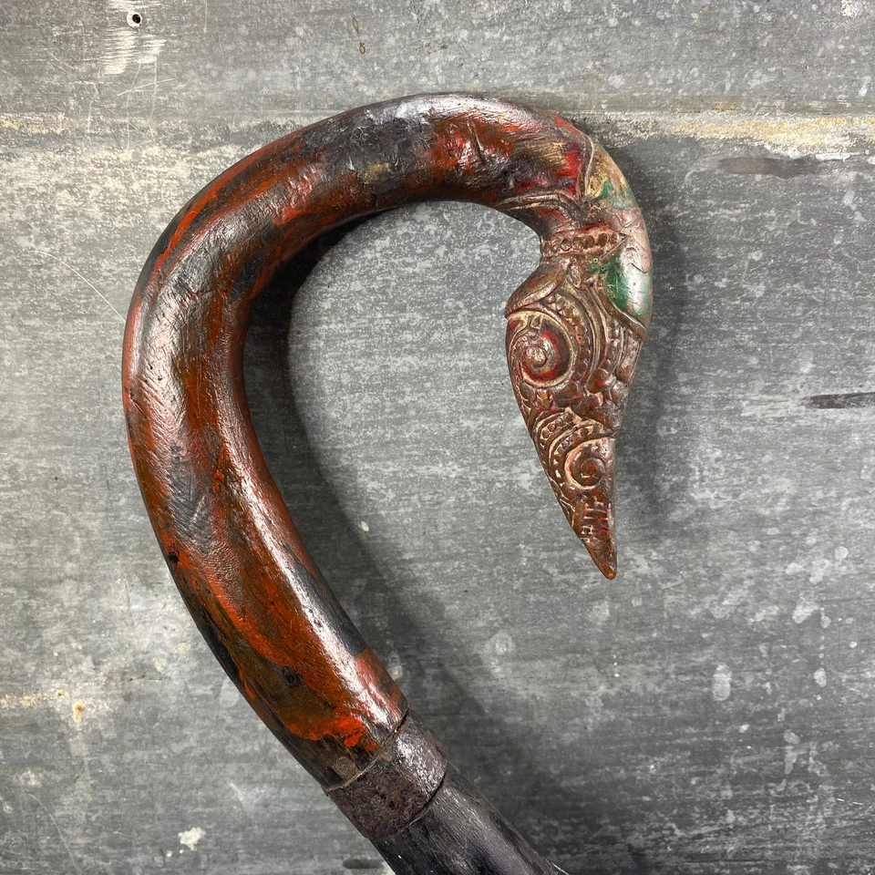 Faucille à riz en bois sculpté, Art Khmer, Cambodge, début XXème - Photo 2/4