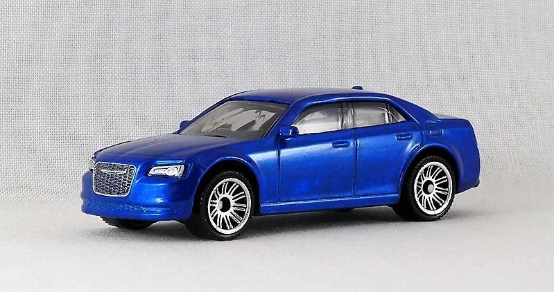 Chrysler 300 2022 Matchbox 2015 - azul escamas de metal - suelto Foto 2 de 4