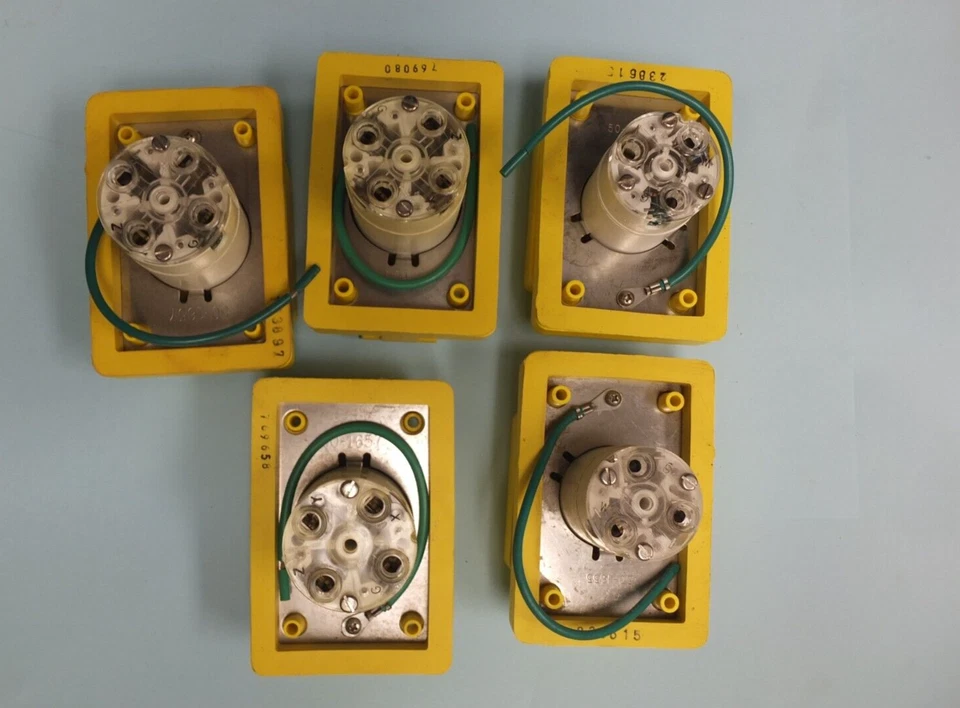 * LOT OF 5 * WOODHEAD 20 A, 125 V, 3W, TWIST LOCK CONNECTORS W/WP FLIP LID - Image 2 of 4