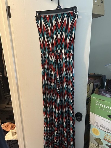 Multi-colored jumper with zigzag pattern. Brand new with tags. Size S