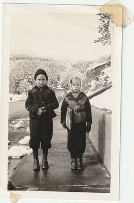 Photo Snapshot Vintage Found 1940s Boy & Girl Cute Winter Snowy Scene #1816