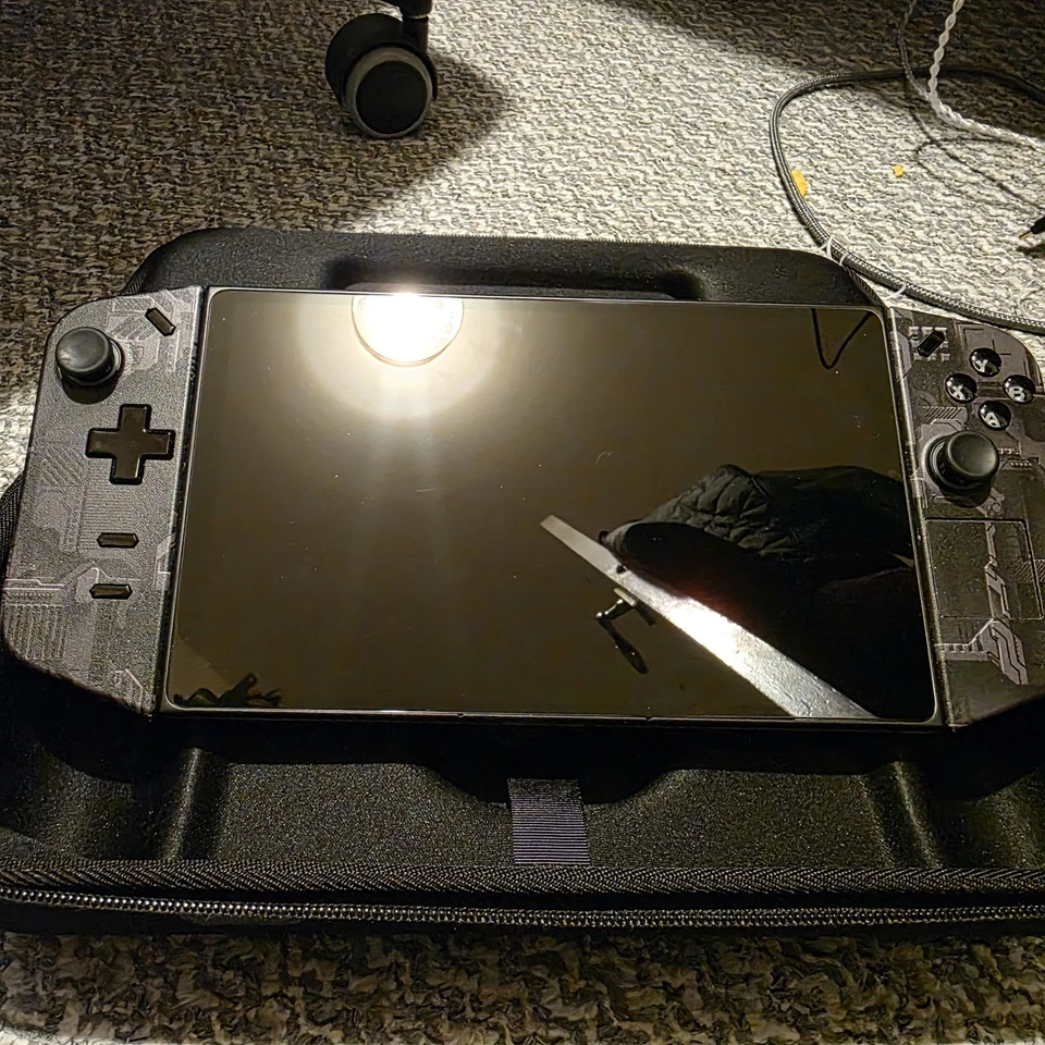 Lenovo Legion Go Handheld Console 512GB Shadow Black with Skin, photo 4 of 4