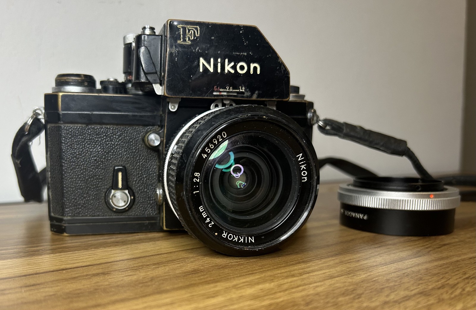 Nikon F Black Photomic 35mm + Nikkor 24mm f/2.8 Vintage Japan Reflex Analogica