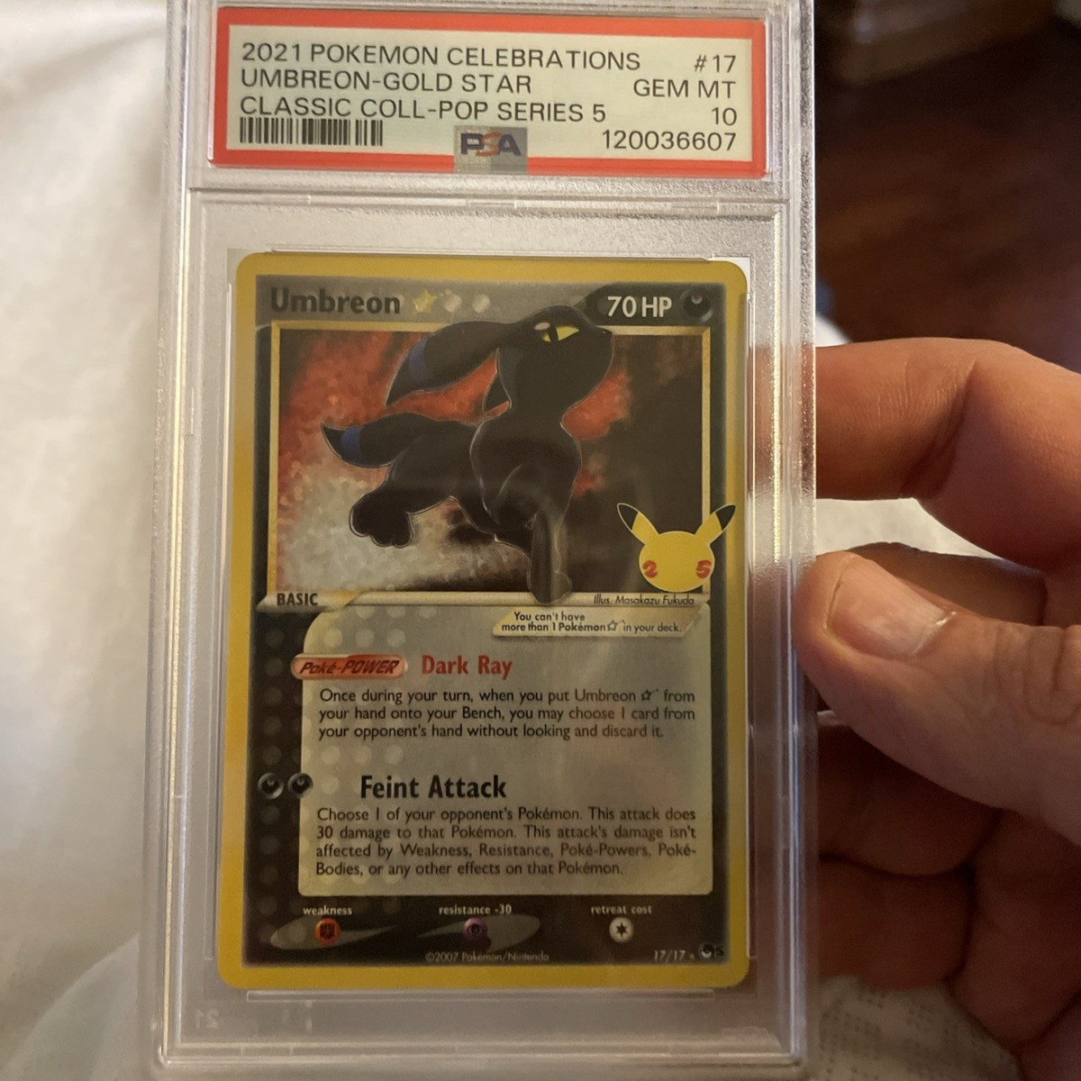 PSA 10 Umbreon Gold Star #17 Pokemon Celebrations Classic
