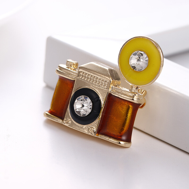 Fashion Women Men Vintage Camera Brooches Crystal Enamel Pin Decor