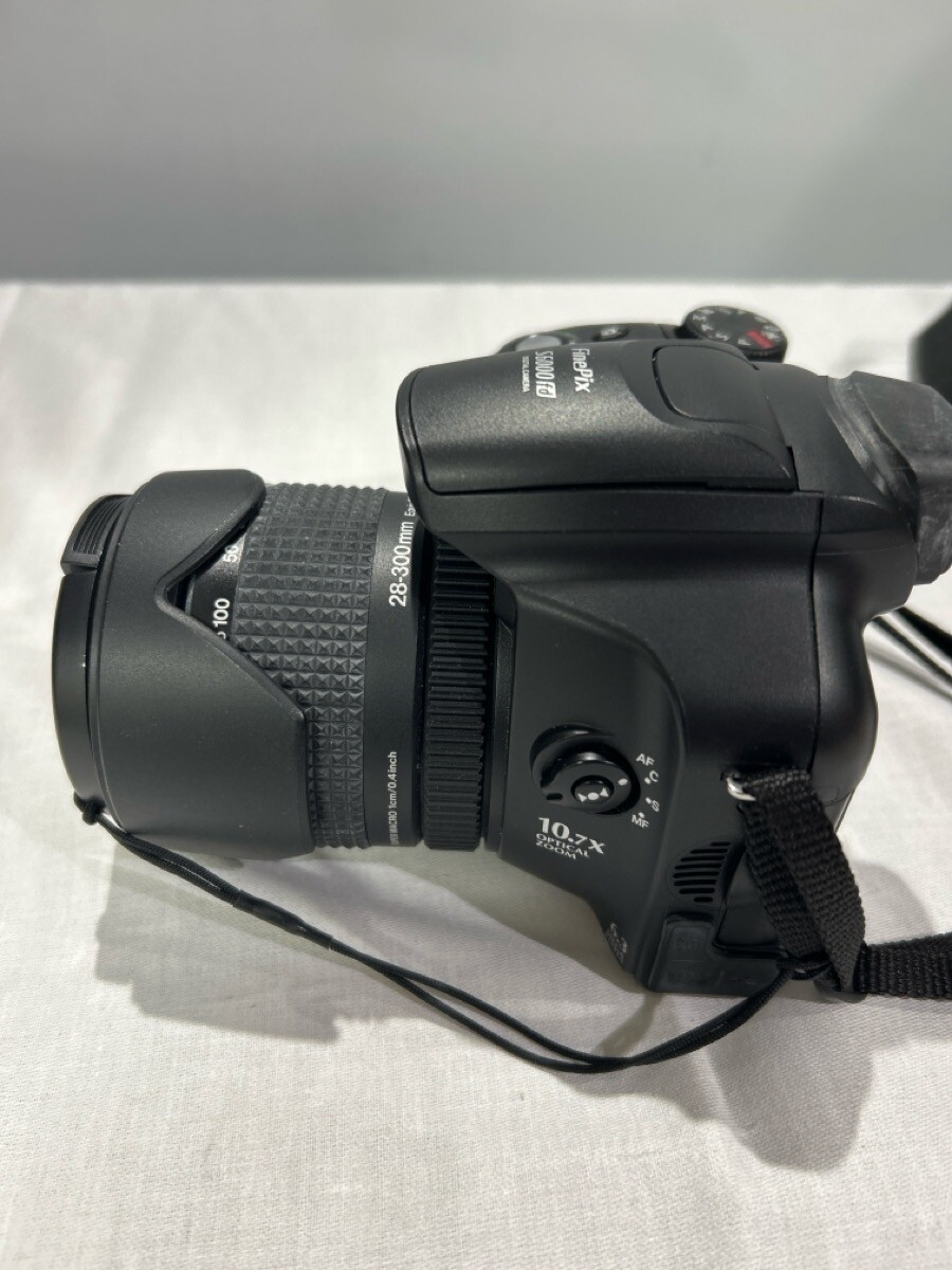 Fujifilm FinePix S Series S6000fd 6.3MP Digital Camera - Black for