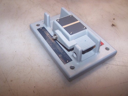 ALLEN BRADLEY EXPLOSION PROOF OFF SWITCH COVER 800H-NP14