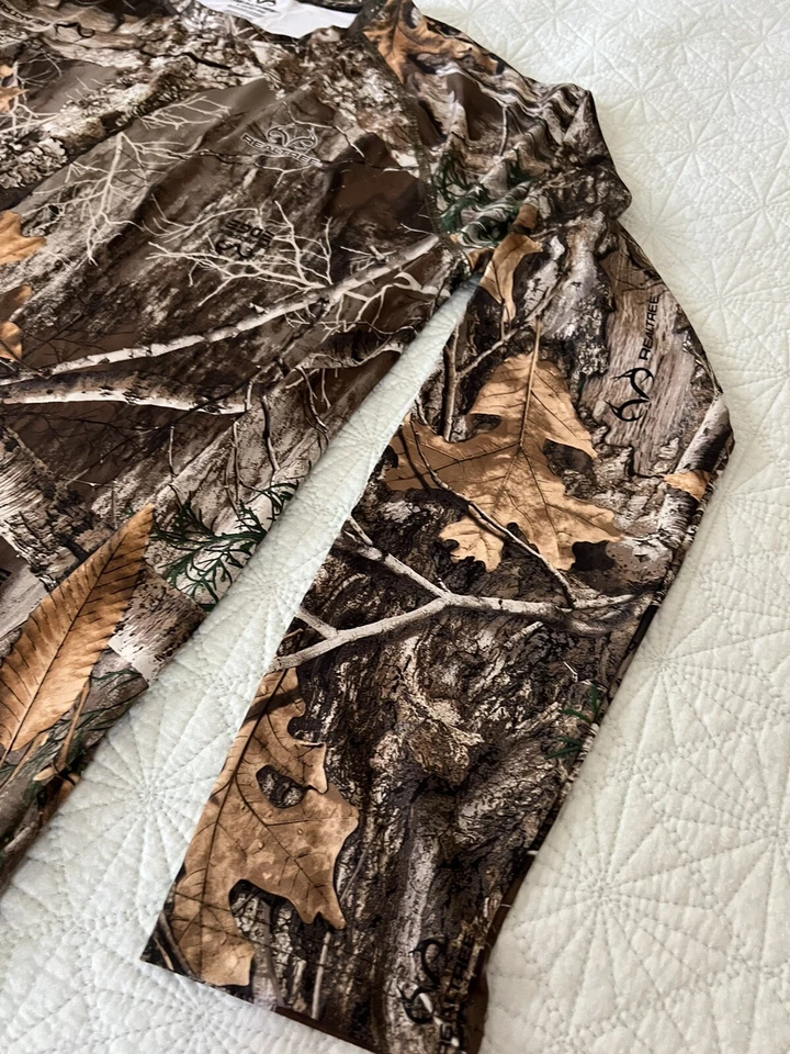 Realtree Edge Men’s Camo Large Long Sleeve Spandex Shirt - Image 4 of 4