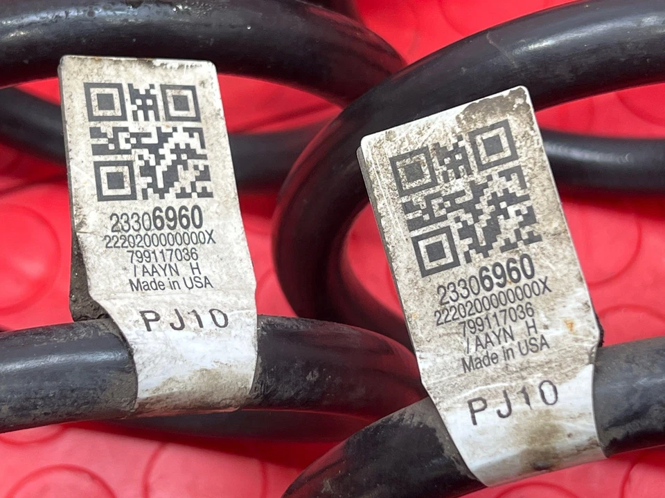 Juego de dos muelles helicoidales de suspensión trasera Chevy Volt 2016-2019 OEM 23306960 Foto 2 de 4