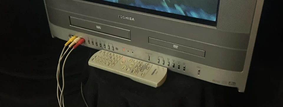 Toshiba 20" MW20FP1 VCR VHS CRT Gaming TV W/ Remote TESTED LOCAL PICKUP - Image 2 of 4