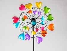 Windrad Gartenstecker HERZEN H. 126cm D. 33cm bunt Metall Formano Garten S25