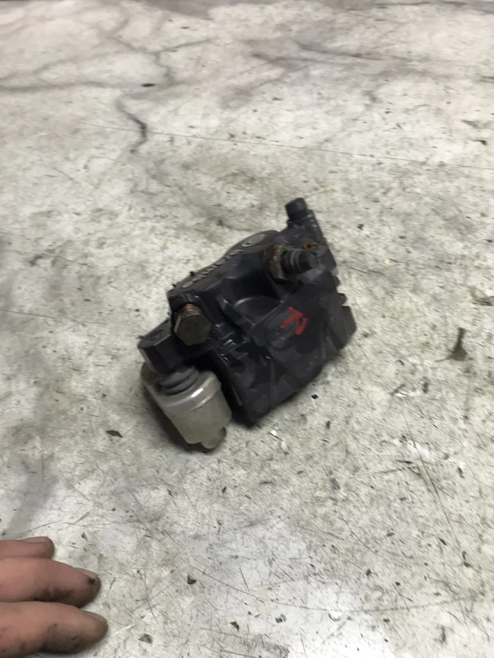 Pinça de freio traseira 96 BMW R1100 R 1100 RT R1100RT - Imagem 2 de 4