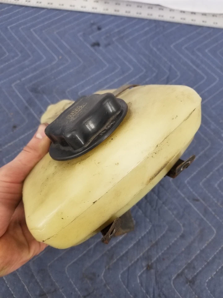 Volvo 240 244 245 кувшин расширительного резервуара перелива охлаждающей жидкости антифриза от оригинального производителя No2625E - Изображение 3 из 4