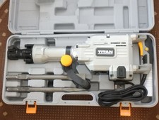 Titan TTB811DRH 16.4kg Hex Shank Electric Concrete Breaker 230V. Used once only.