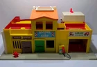 ✨VINTAGE✨ 1973 Fisher Price Play Family Village Little People- #997