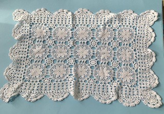 Vintage Irish Cotton 12.5 ins x 19 ins Tray Cloth White (d)