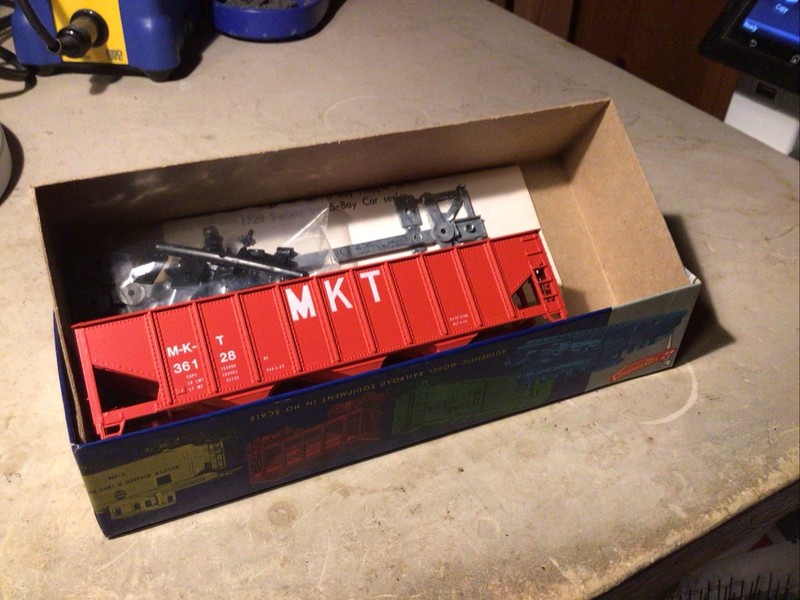 Roundhouse 1533 MKT 36128 3 Bay Hopper [Kit] (Charity)