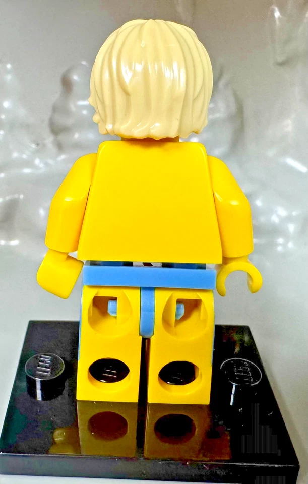 LEGO (8684) CMF Series 2 Surfer Surfboard Minifigure col02-15 Complete Set - Image 4 of 4