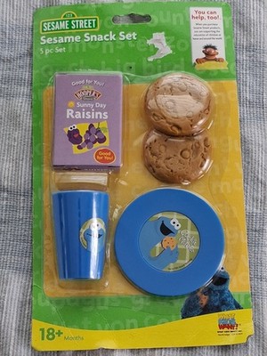Sesame Street Cookie Monster 5 Piece  play food set Cup, Cookies, Raisins