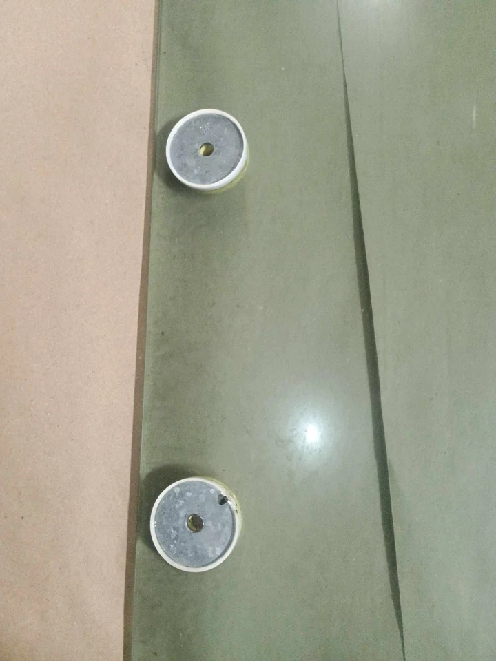 1998-2011 LINCOLN & TOWN CAR Passenger Right Rear Door Window Glass Oem - Image 2 of 3