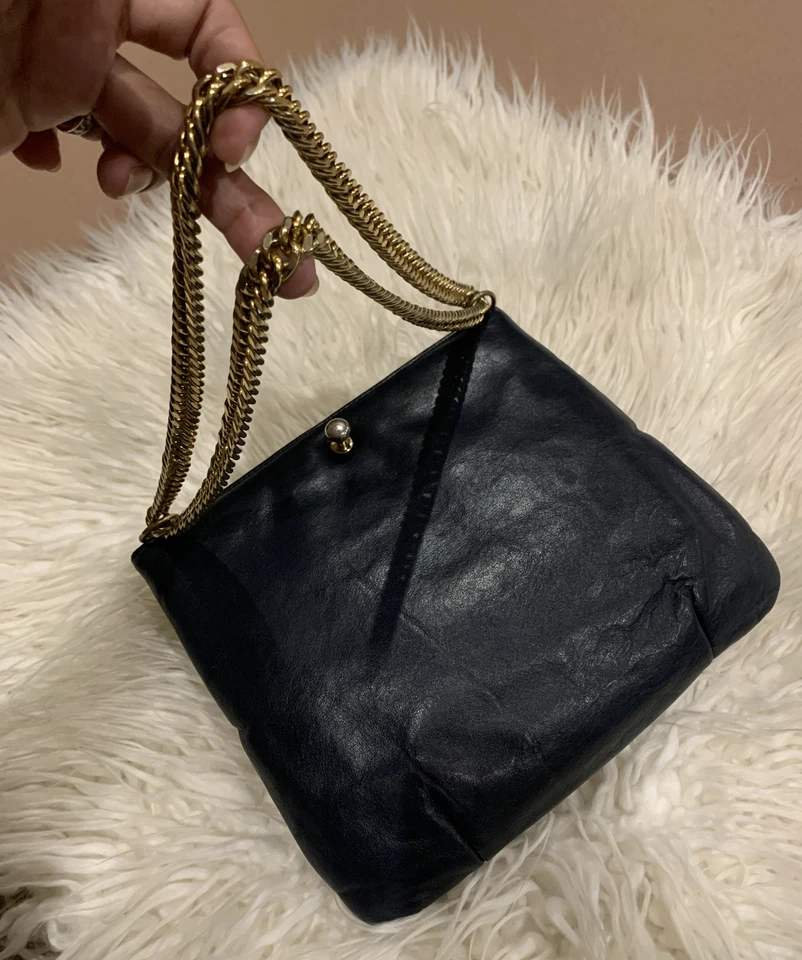 Hermoso de colección. Bolso de hombro convertible Ruth Saltz de cuero azul marino con cadena deslizante Foto 4 de 4