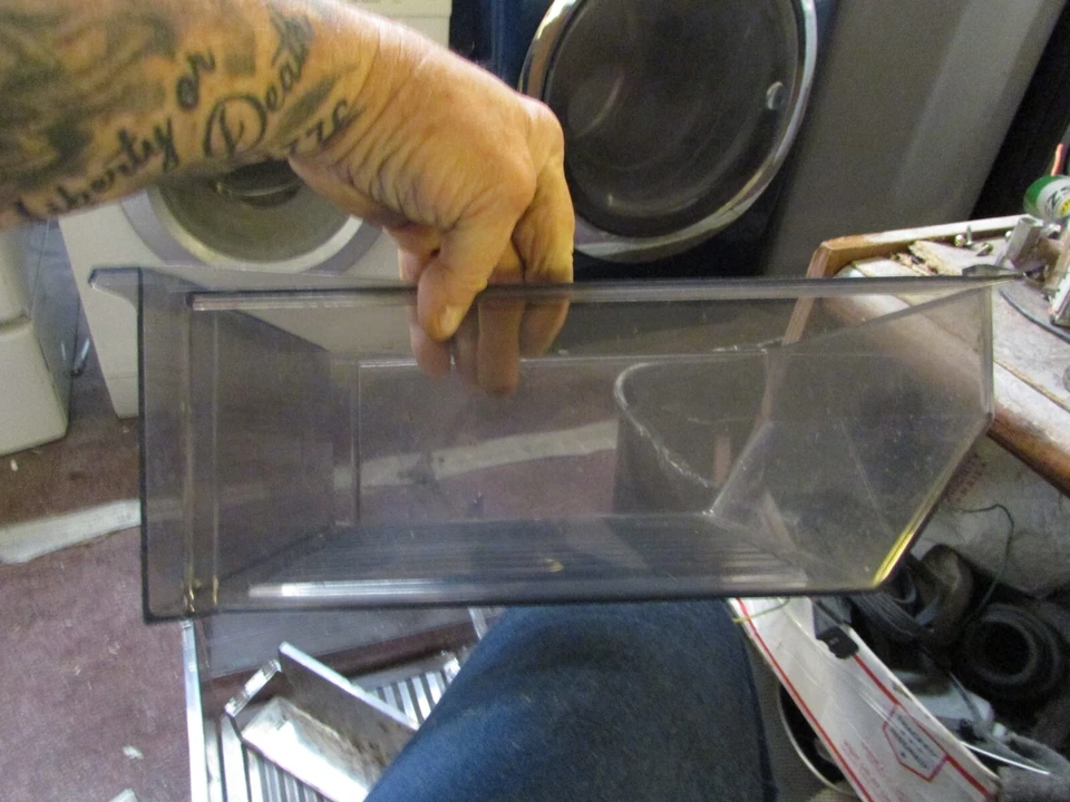 D7581032 AMANA REFRIGERADOR CAJÓN CRUJIENTE Foto 3 de 4