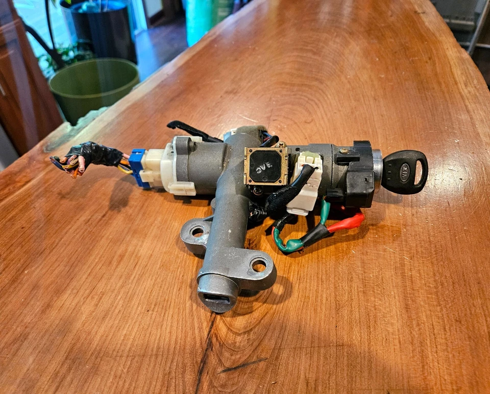 2006-2014 Kia Sedona Ignition Switch & Door Lock Set w/ 1 Key & Immobilizer OEM - Image 3 of 4