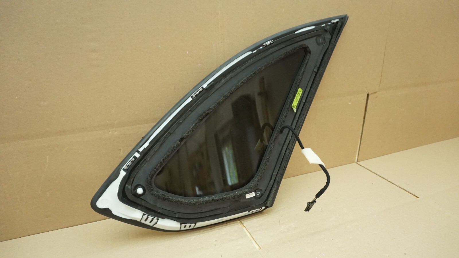2016-2020 BENTLEY BENTAYGA REAR LEFT QUARTER PANEL WINDOW OEM 36A845297