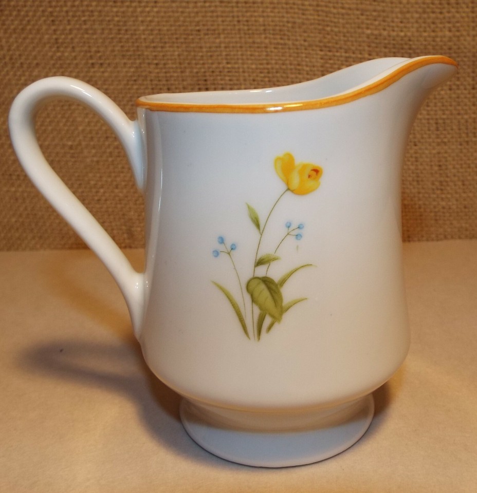 Mikasa Stratford Porcelain China Summer Melody Nita Handled Creamer