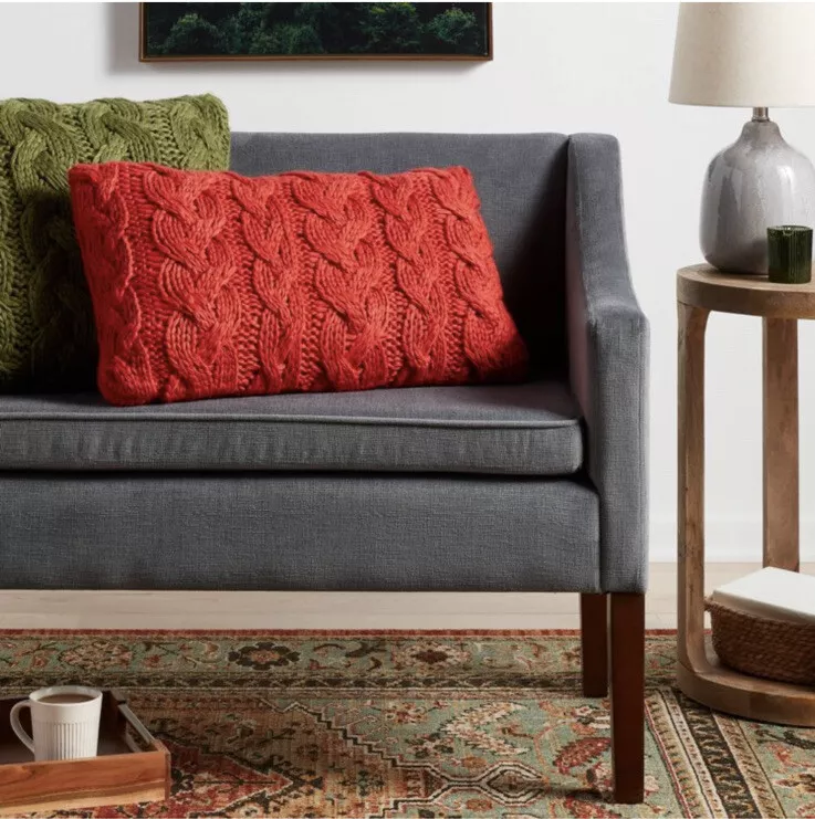 Chunky top throw pillow