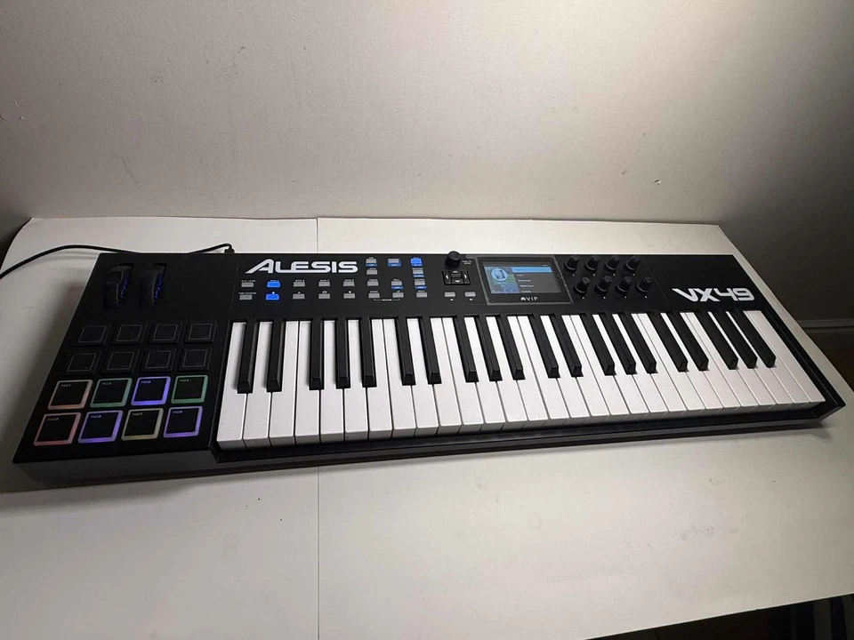 Teclado Controlador Alesis VX49 USB MIDI - 49 Teclas, Pads, Pantalla a Color Foto 3 de 4