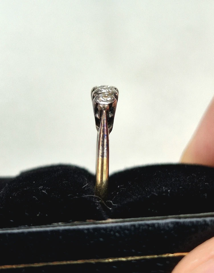 Vintage 1950s 18ct Gold Platinum Diamond Ring | Five Stone VS G–H - Image 2 of 4