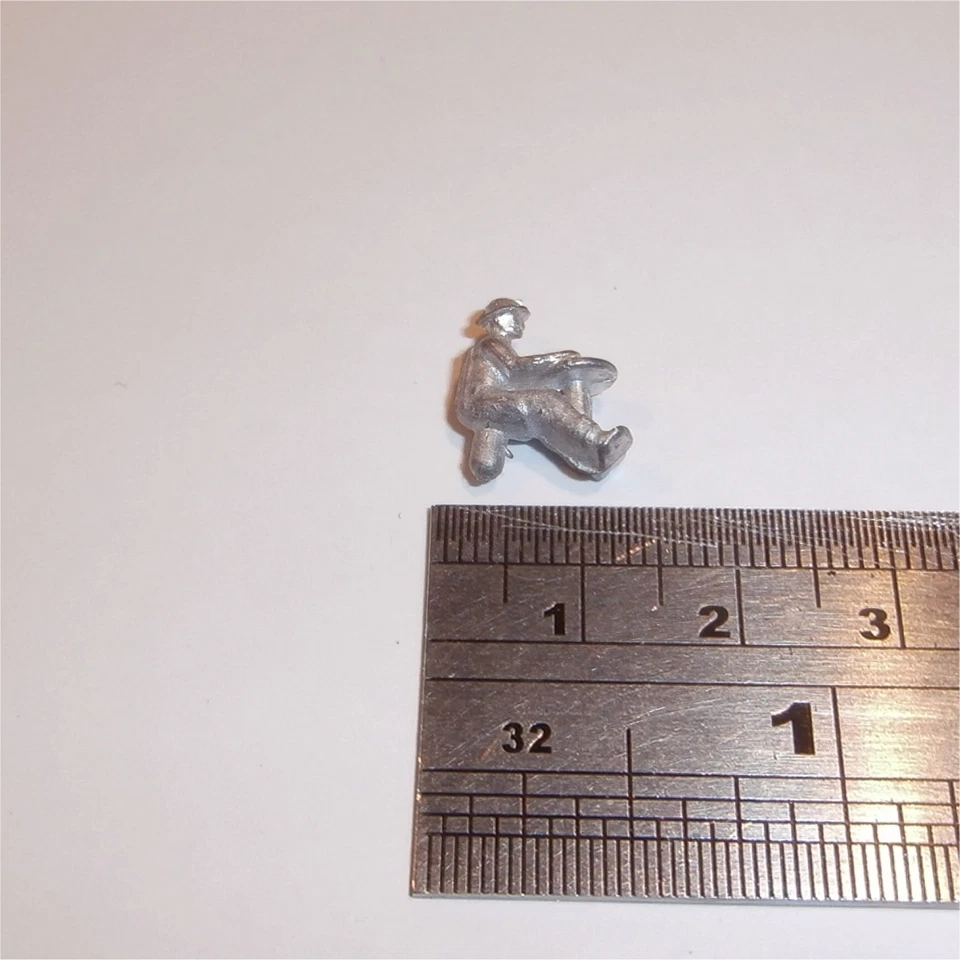 Matchbox Lesney  2b Dumper Driver Later Issue Tin Hat Driver - Image 3 of 4