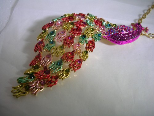 PEACOCK PIN PENDANT BROUCH WITH MULTI COLOR ENAMEL & CRYSTALS IN GOLD TONE BRASS - Picture 3 of 9