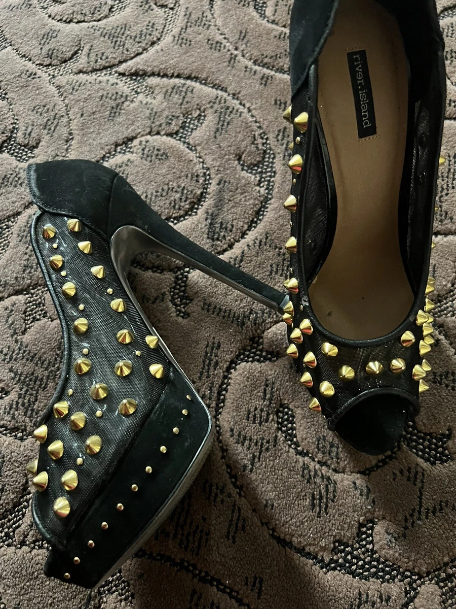 Gold hotsell studded pumps