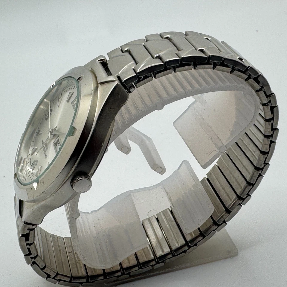 VTG FMD Quartz Watch Men 30m Silver Japan Movt Stretch Day Date Analog New Batte - image 4 of 4