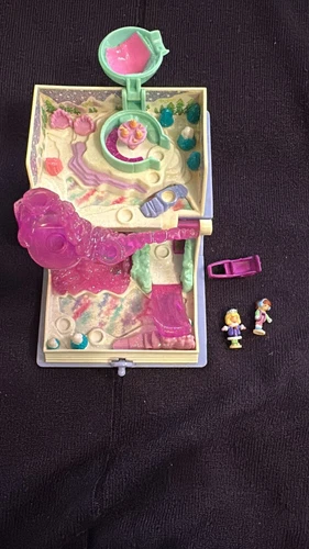 Rare Vintage Bluebird Polly pocket 1995 Sparkle Snowland Book with figs & sleigh