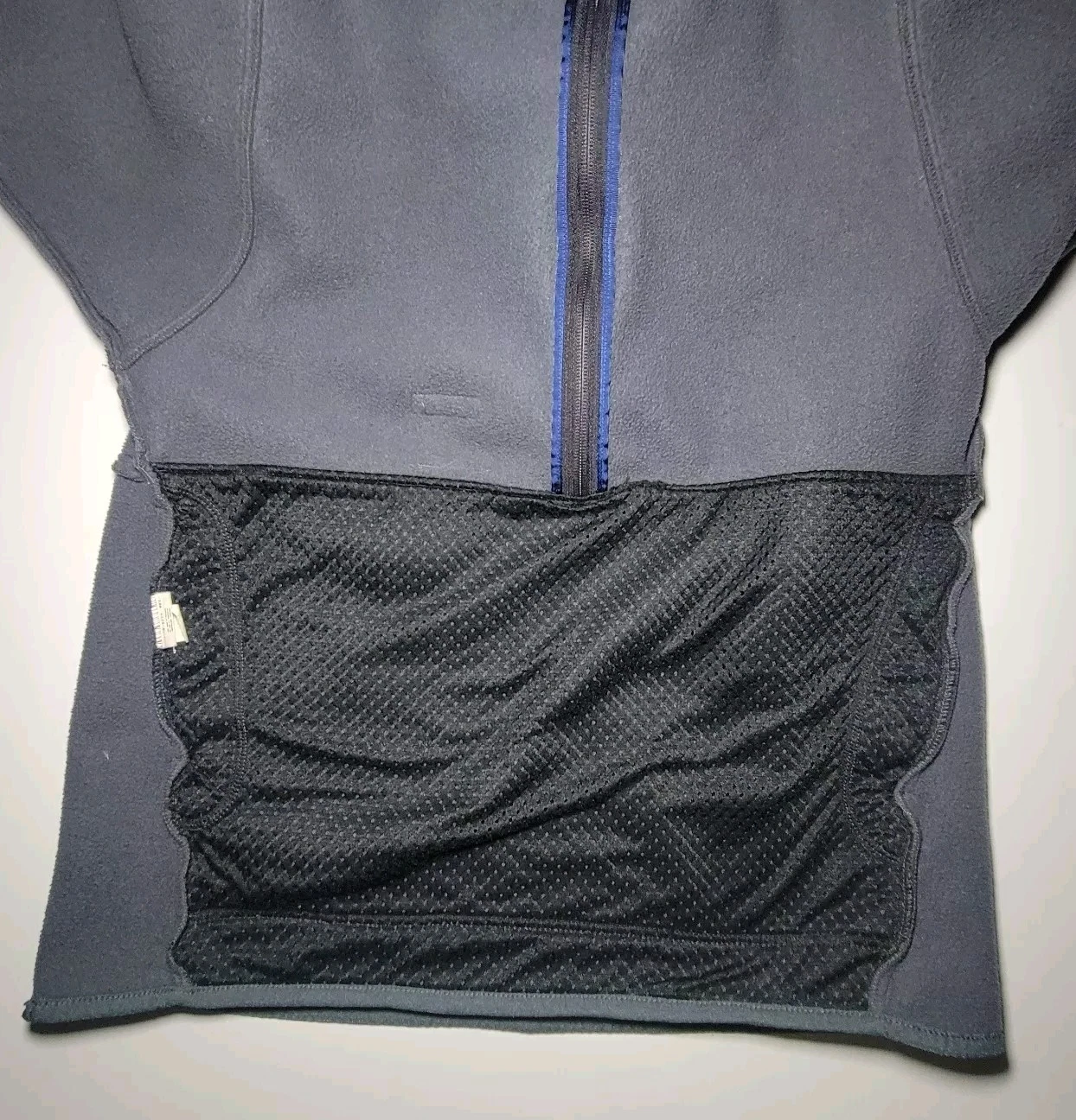 patagonia 1/2 zippered long sleeve fleece pullover shirt