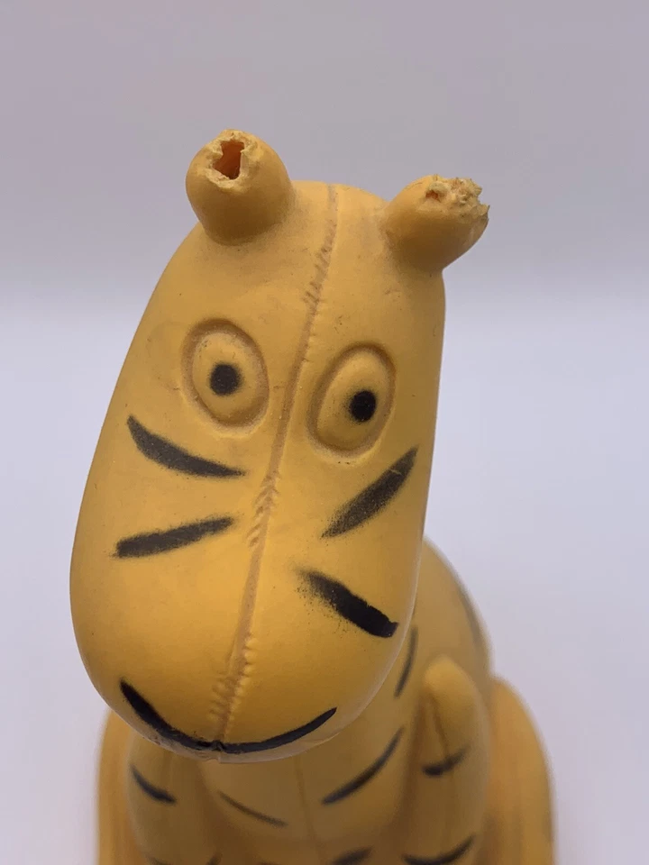 Juguete vintage Tigger Squeak Holland Hall Walt Disney 1966 Foto 2 de 4