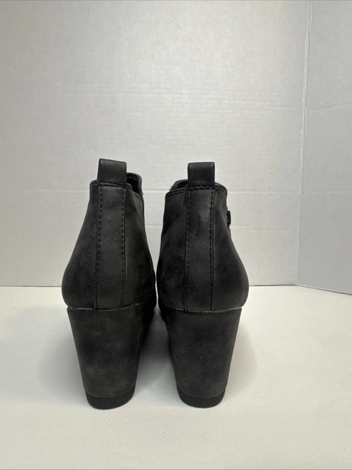 Maurices Tammy Gray Faux Leather Wedge Ankle Booties Side Zip Women’s Size 7M - Image 3 of 4