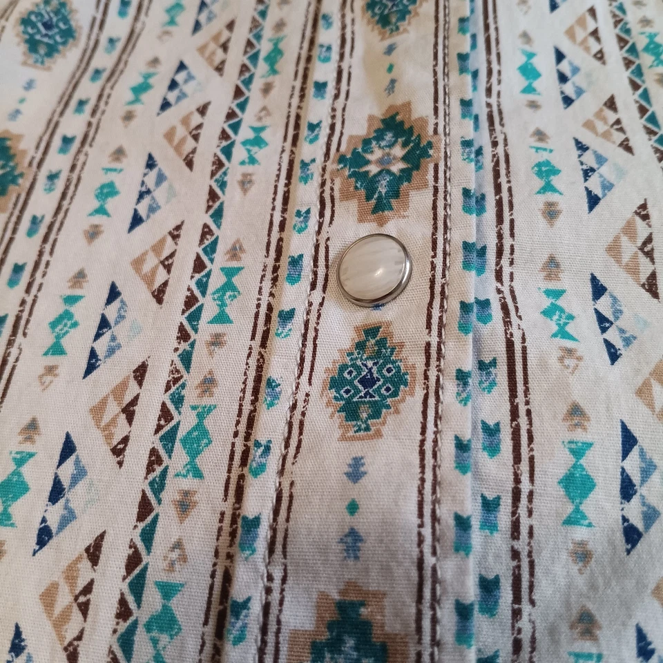Panhandle women M short sleeve western pearl snap , Aztec, southwestern country - Image 4 of 4