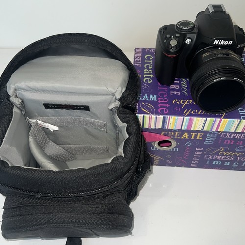 Nikon D3000 10.2MP Digital SLR Camera w/ AF-S DX Nikkor 50 mm Lens Needs Charger - Picture 2 of 17